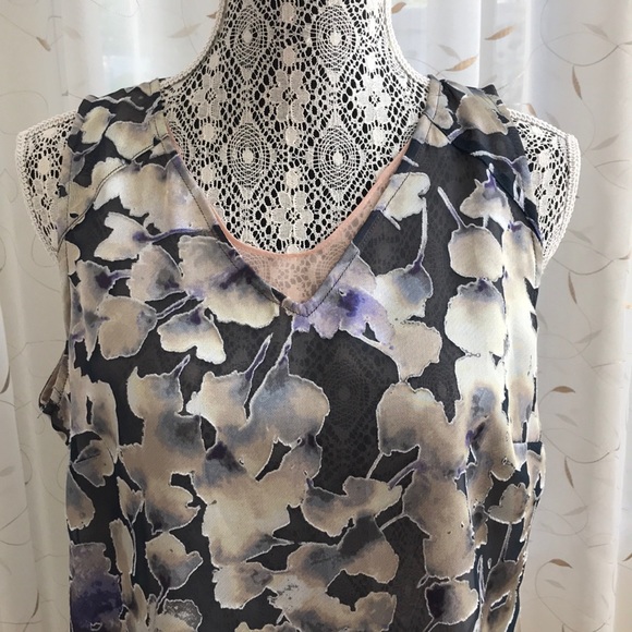 Simply Vera sheer floral layered V-neck tank - Picture 2 of 8